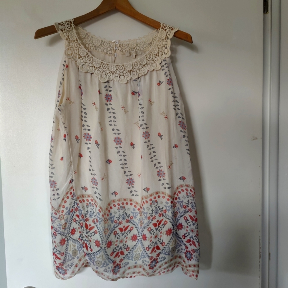 Giusy BEAUTIFUL elegant flowy Italian silk top, so cute with jeans & sandals.